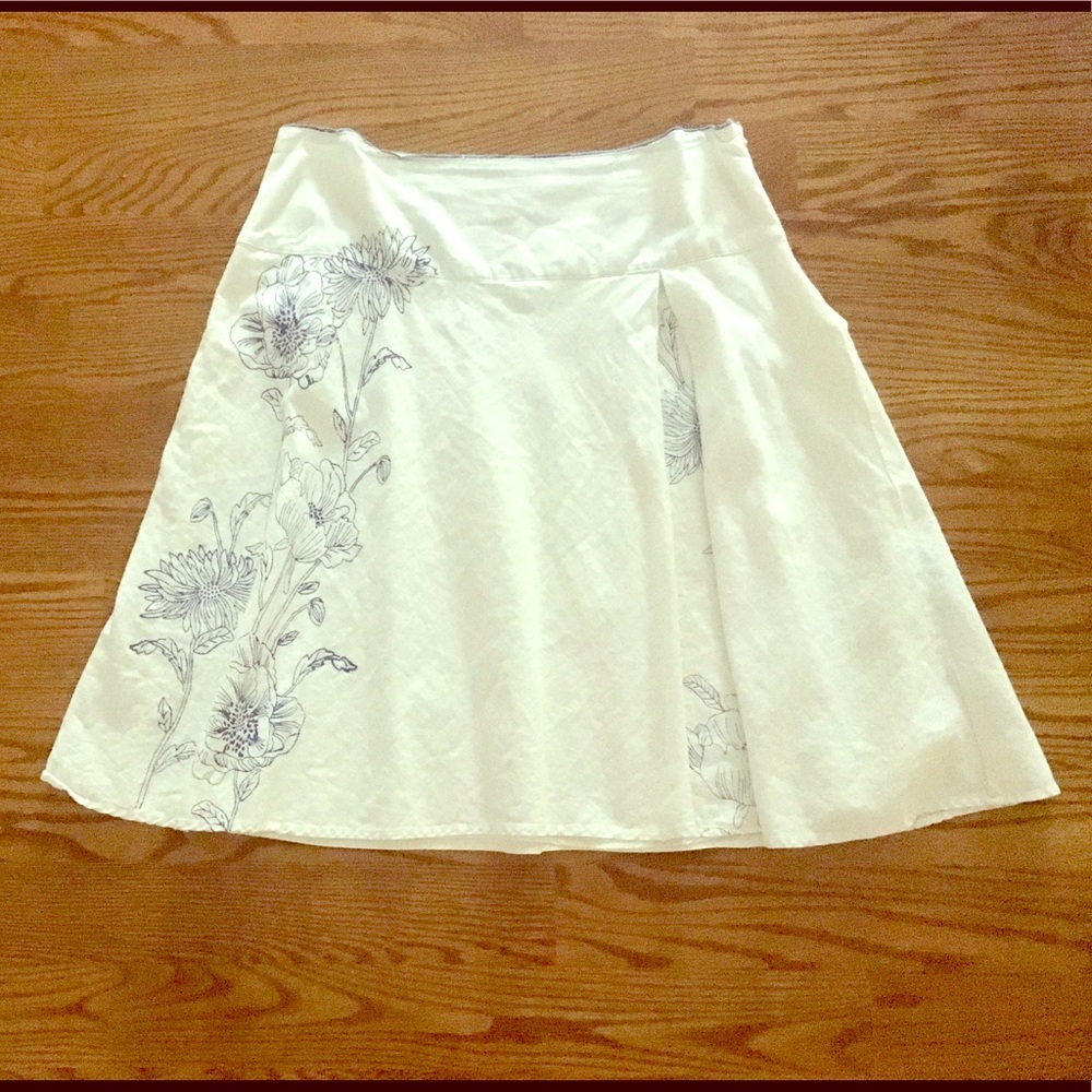 White Max Skirt with Blue Flower Detail Size 16